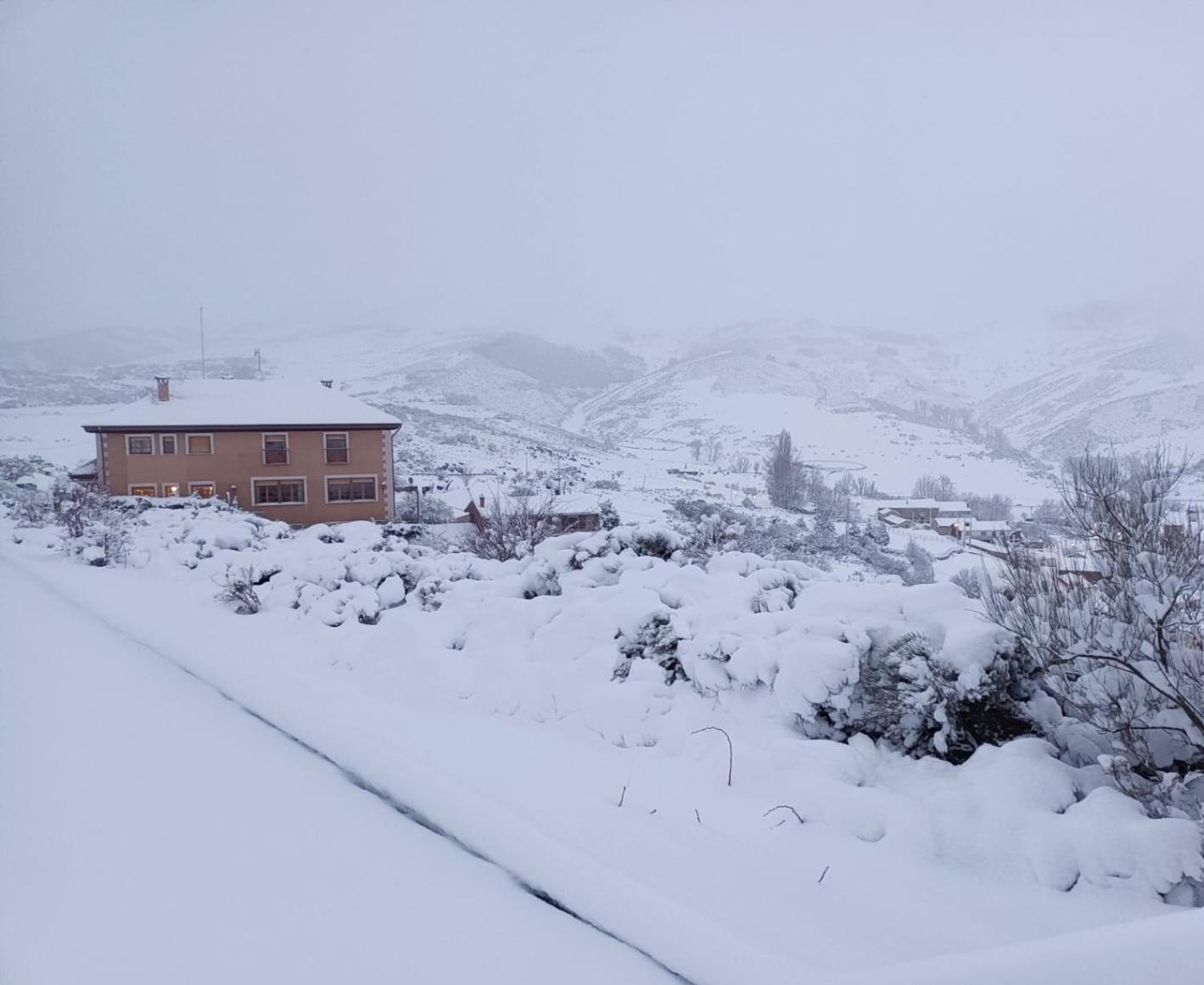 Hotel Pico Espiguete Alba de los Cardaños Dış mekan fotoğraf